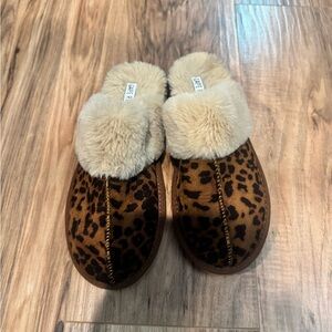 Leopard Print Faux Fur Slippers